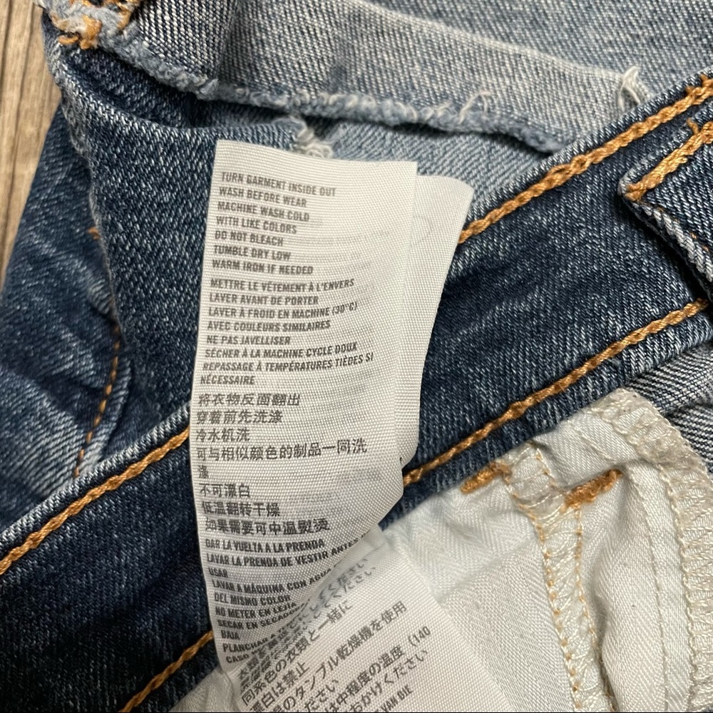 Hollister distressed denim shorts in size 1 - Picture 7 of 11
